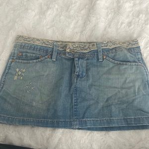 Cute jean skirt !!